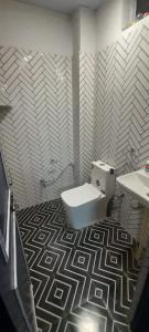 Ένα μπάνιο στο The Nomadique - Boys Only