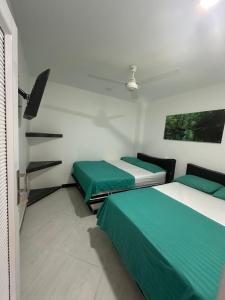 Postel nebo postele na pokoji v ubytování HOTEL Nancy