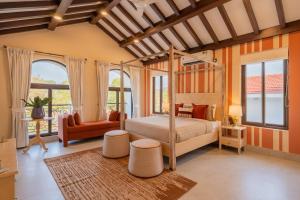 Ένα ή περισσότερα κρεβάτια σε δωμάτιο στο ELIVAAS Villa Paraiso 4 BHK with Pool & Bar