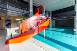Bazén v ubytování Gold Palace SPA Resort Bukovel nebo v jeho okolí