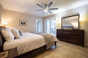 a bedroom with a bed and a dresser with a mirror at Scottsdale Miller in Scottsdale +23 photos