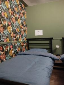 a bedroom with a bed with a tropical wallpaper at Brighton Central Accommodation in Brighton & Hove +6 photos