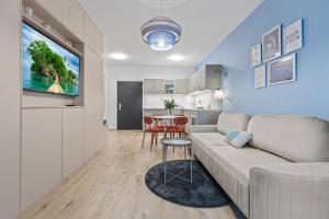 Kuchyň nebo kuchyňský kout v ubytování Cozy Apt w AC, Garden & Parking