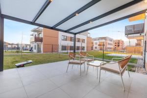 Balkón nebo terasa v ubytování Cozy Apt w AC, Garden & Parking + 4 fotografie