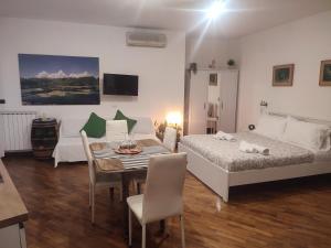 Postel nebo postele na pokoji v ubytování Leonardo Rome Holidays