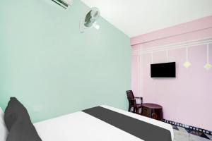 Μια τηλεόραση ή/και κέντρο ψυχαγωγίας στο Hotel O R K RESIDENCY