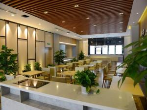 מסעדה או מקום אחר לאכול בו ב-GreenTree Eastern JiangSu Yancheng Administration Center Hotel