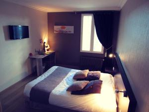 Hotel Restaurant de la Marne tesisinde bir odada yatak veya yataklar