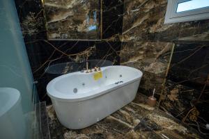 A bathroom at Luxury Apt with Stunning View