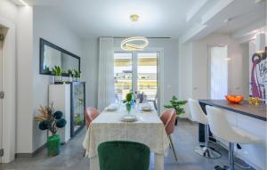 a dining room with a table and some chairs at Cozy Apartment In Tortoreto Lido in Tortoreto Lido