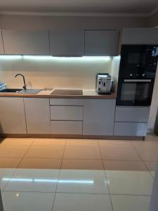 Kuchyňa alebo kuchynka v ubytovaní APARTAMENT WŁODEK