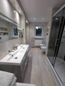 Kúpeľňa v ubytovaní APARTAMENT WŁODEK