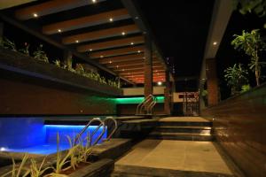 The swimming pool at or close to Hotel Pandian