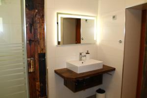 Ένα μπάνιο στο Große komfortable Ferienwohnung in Dessau-Roßlau +16 φωτογραφίες