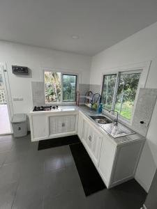 ครัวหรือมุมครัวของ Thong Nai Pan Mountain Bungalow