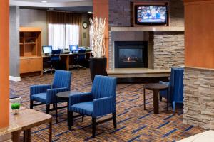 TV a/nebo společenská místnost v ubytování Courtyard by Marriott Phoenix West/Avondale