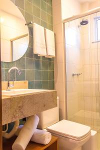 a bathroom with a sink and a toilet and a shower at Aqualand Resort 2 quartos até 6 pessoas in Salinópolis