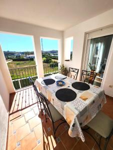 Balkón nebo terasa v ubytování 3 bedrooms with pool & parking, close to sea and Gibraltar