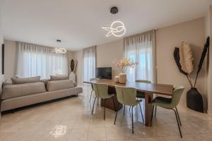 Televisyen dan/atau pusat hiburan di Foothills Tangerine Villa