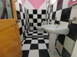 Koupelna v ubytování Dilshan Tourist Home