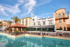 Piscina en o cerca de PortAventura Hotel PortAventura - Includes unlimited access to PortAventura Park & 1 access to Ferrari Land