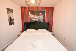 Postel nebo postele na pokoji v ubytování Unirii Suites + 84 fotografií