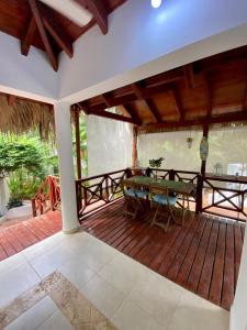 Патио или другая зона на открытом воздухе в Chalet tropical au cœur de Las Terrenas