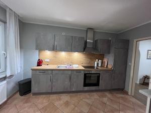 Kuchyň nebo kuchyňský kout v ubytování Ferienhaus Sonnendeich + 12 fotografií