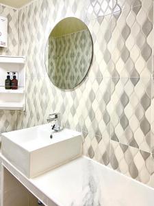 O baie la Impact Arena Condo 10fl by GoodRoom24