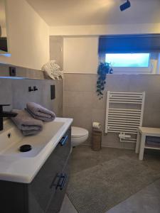 Ένα μπάνιο στο Ferienwohnung am Wildgehege +19 φωτογραφίες