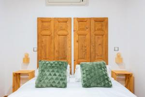 A seating area at Acogedor apartamento - 1D 1B - Sol