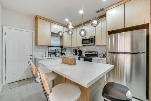 Φωτογραφία από το άλμπουμ του 4 Mi to Dtwn Modern Apartment in Edinburg! σε Edinburg