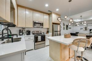 Φωτογραφία από το άλμπουμ του 4 Mi to Dtwn Modern Apartment in Edinburg! σε Edinburg +19 φωτογραφίες