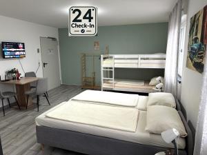 Postel nebo postele na pokoji v ubytování Hotel Prime Living Apartments Küche Netflix
