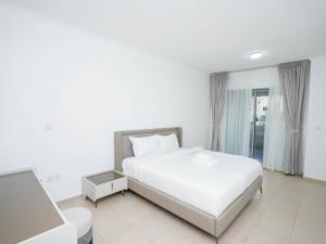 Postel nebo postele na pokoji v ubytování Holidays R Us villa 3 bedroom premium location + 85 fotografií