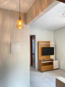 Μια τηλεόραση ή/και κέντρο ψυχαγωγίας στο Casa de 3 quartos no primeiro andar