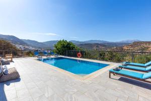 Πισίνα στο ή κοντά στο Villa Kastalia by Villa Plus