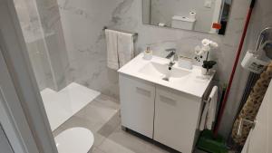 Ein Badezimmer in der Unterkunft Cala Ferrera HOME&ME