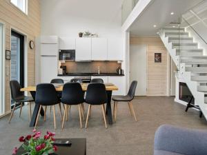 Kuchyň nebo kuchyňský kout v ubytování Holiday Home Himos alppinotko 6 b by Interhome