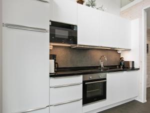 Kuchyň nebo kuchyňský kout v ubytování Holiday Home Himos alppinotko 6 b by Interhome