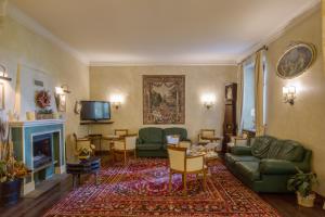 A seating area at Romantic Hotel Furno