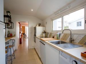 Dapur atau dapur kecil di Holiday Home Norecic-1 by Interhome