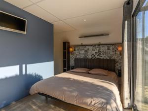 Ένα ή περισσότερα κρεβάτια σε δωμάτιο στο Apartment Otello 4 - L'ibis sacré by Interhome +19 φωτογραφίες