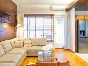 Χώρος καθιστικού στο Holiday Home Tahko spa suites white b 7 by Interhome