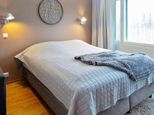 Ένα ή περισσότερα κρεβάτια σε δωμάτιο στο Holiday Home Tahko spa suites white b 7 by Interhome