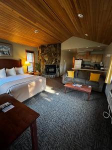 Postel nebo postele na pokoji v ubytování Westcliff Lodge