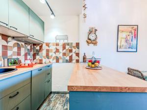 Η κουζίνα ή μικρή κουζίνα στο Holiday Home Les Brigantines 1 et 2-7 by Interhome