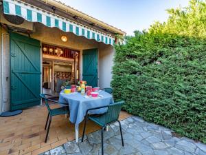 Αίθριο ή υπαίθριος χώρος στο Holiday Home Les Brigantines 1 et 2-7 by Interhome