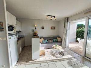 Køkken eller tekøkken på Apartment Ocean for ever by Interhome + 27 billeder