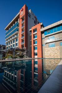 Bazén v ubytování Best Western Plus Kathmandu nebo v jeho okolí